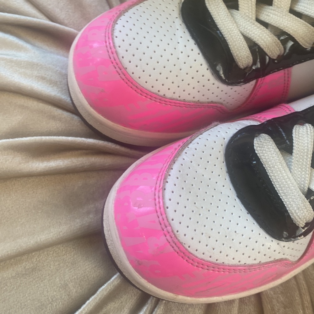 - 🎀 Barbie Mattel Girls High top Sneakers Size 3 Pink - Picture 3 of 10